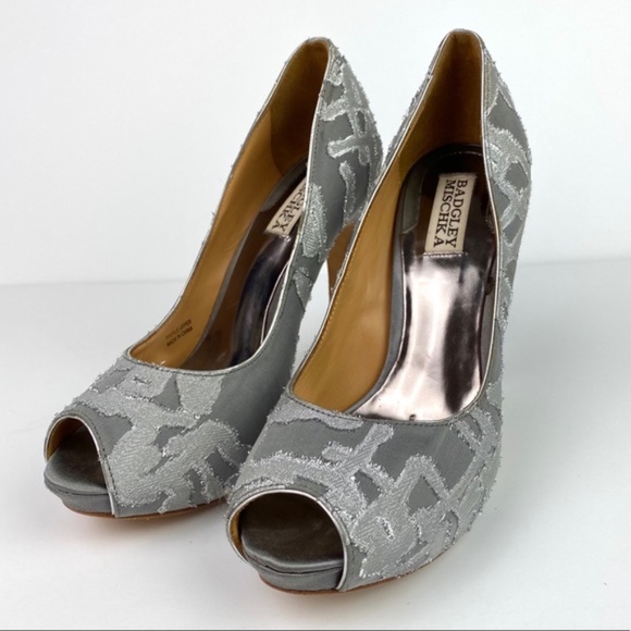 Badgley Mischka | Gray Silver Roxie Platform Pumps 8M - Picture 11 of 11